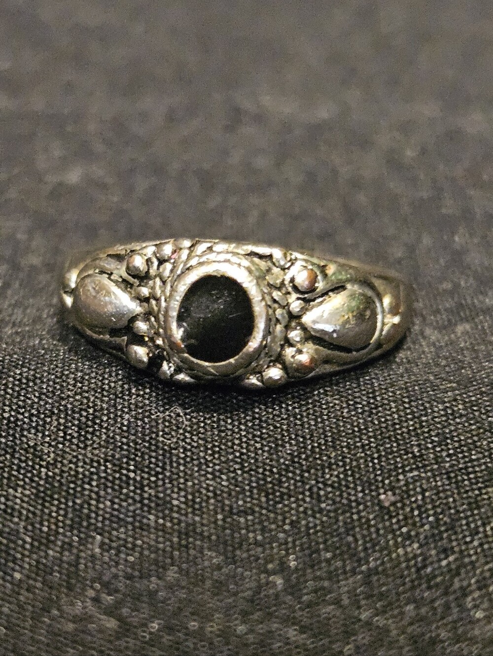 Vintage Gothic Black Flat Stone Ring Silver Tone Ornate Band Size 6.5 Boho